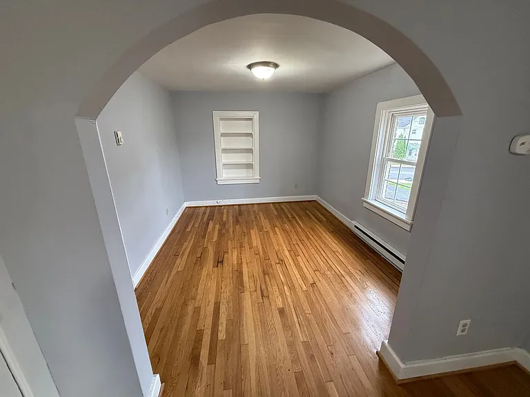 208 N Potomac St — Photo 9