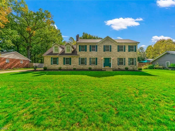 7448 Oakwood Dr, Brookfield, OH 44403