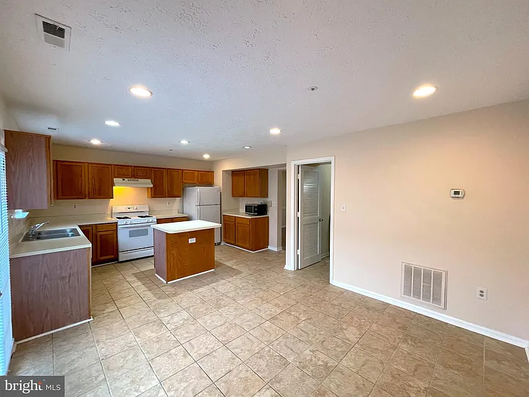 5213 Grunion Pl — Photo 9