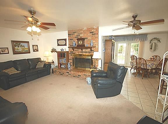 4th image of 3961 Concord Dr