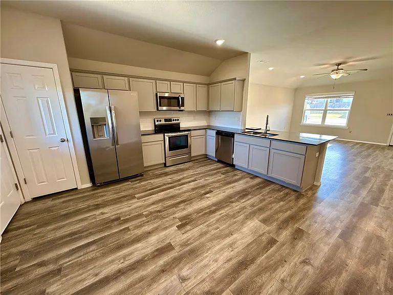 530 Woodcreek Loop — Photo 4