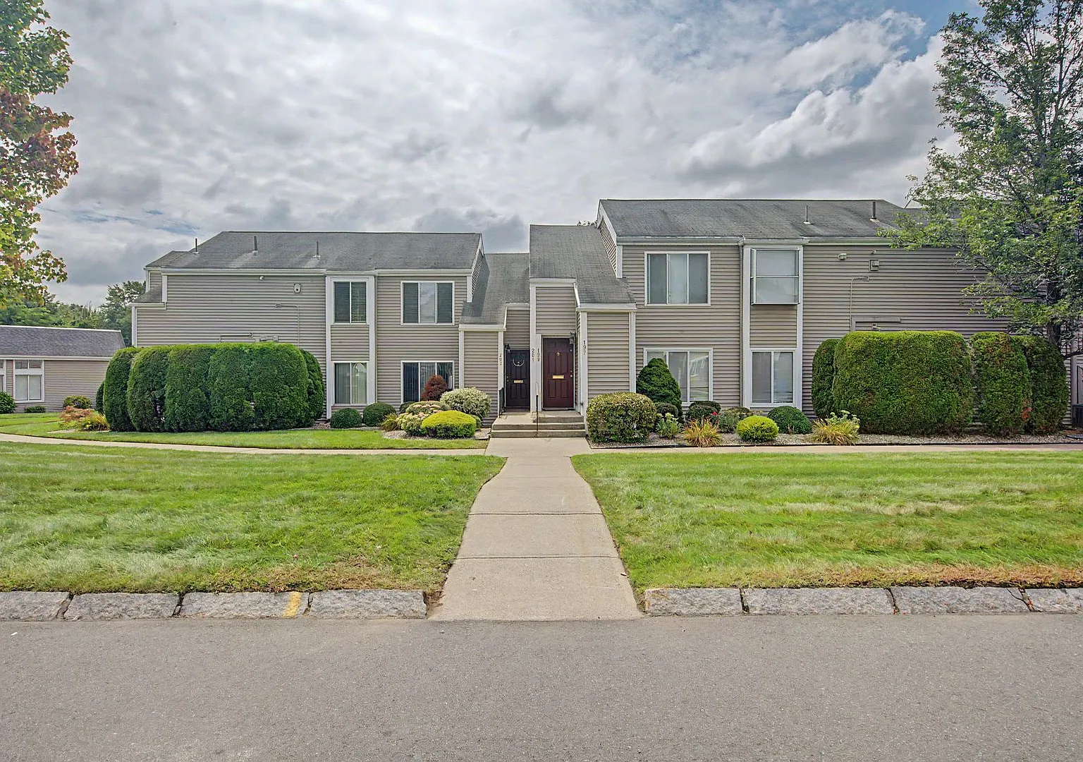 203 Nassau Drive (condo) — Photo 1