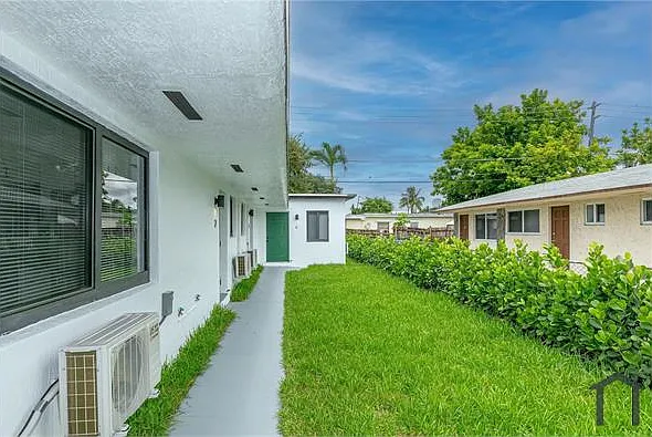 6125 SW 40th Ct — Photo 4