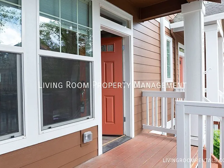 1142 SW 162nd Ave — Photo 2