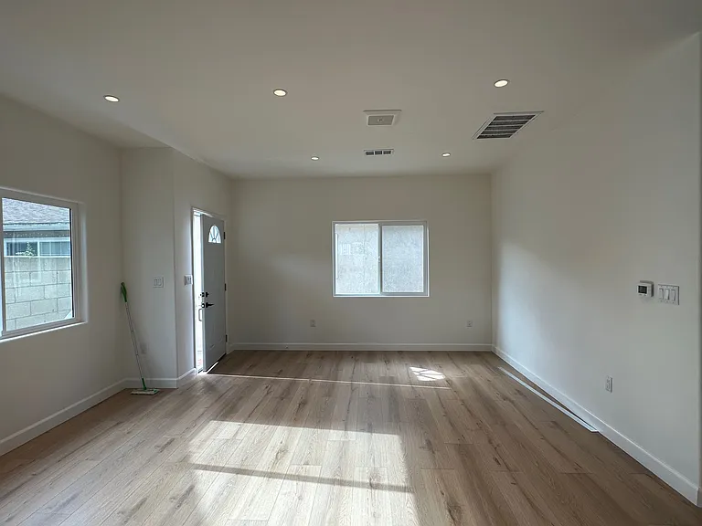 W Flight Ave — Photo 4