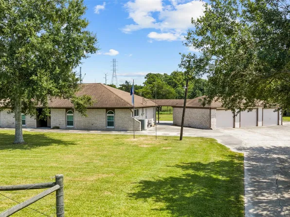 2915 Cemetery Rd, Santa Fe, TX 77517