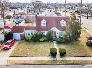 1622 Wells Rd, Valley Stream, NY 11580