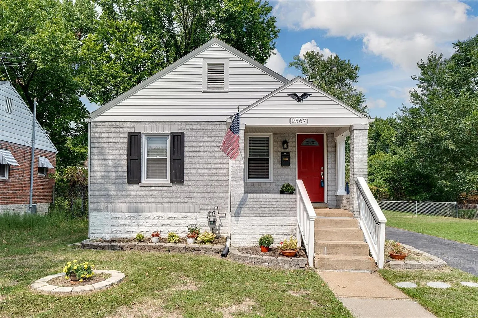 9567 Roslan Pl photo 1