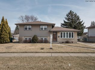 10525 Sycamore Dr, Chicago Ridge, IL 60415