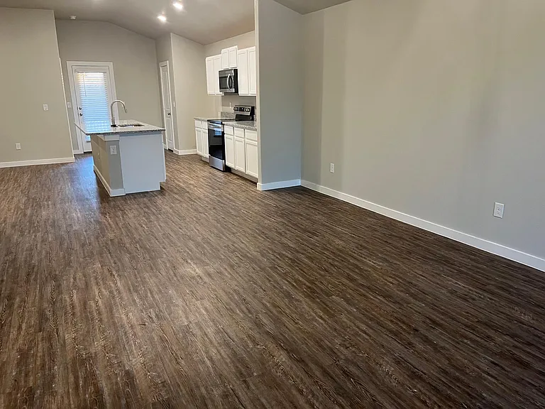 2911 Abbeville Ave — Photo 3