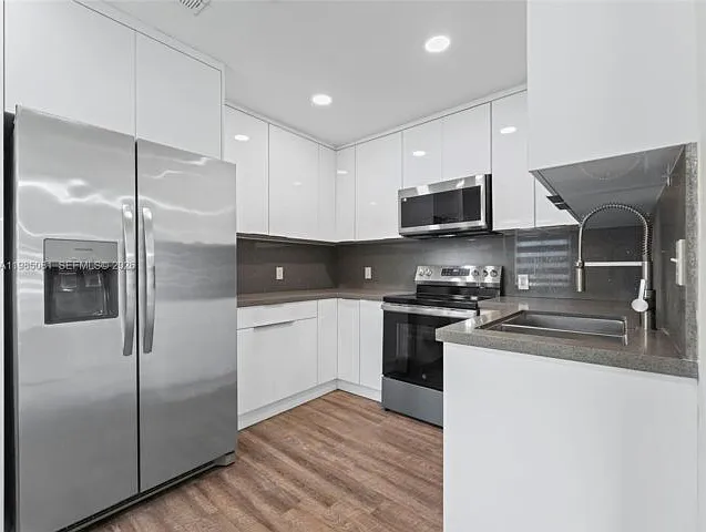 3031 SW 64th Ave — Photo 16