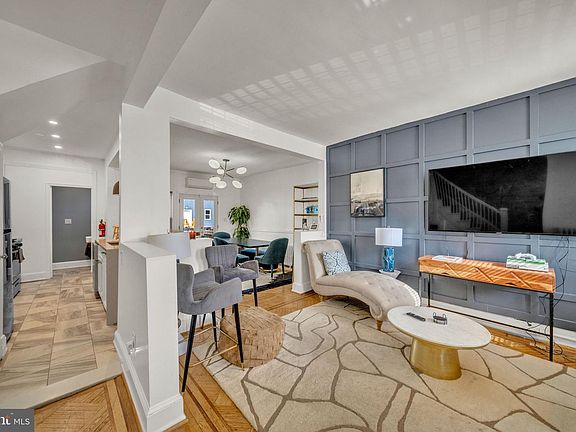 4th image of 1118 Staples St NE