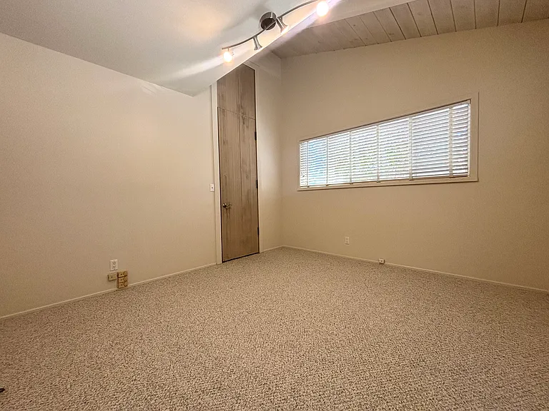 653 Bayview Dr — Photo 22