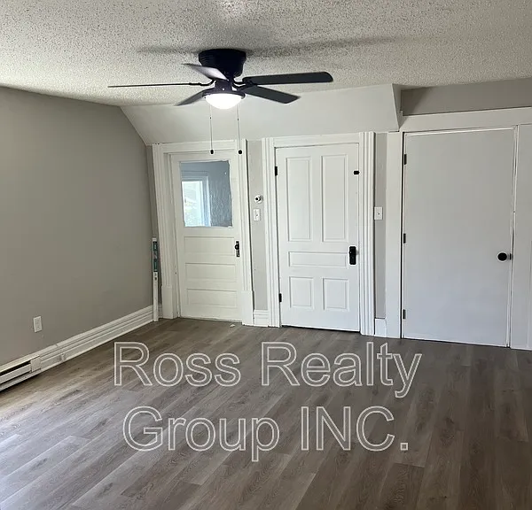 1121 Delence St — Photo 1