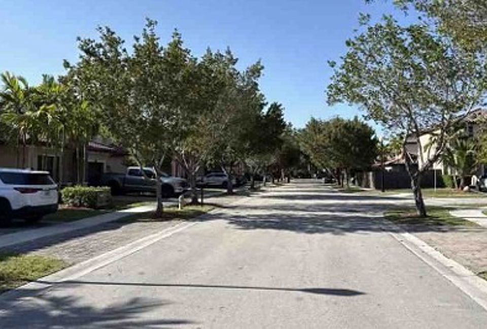 Exterior Neighborhood (street photo)