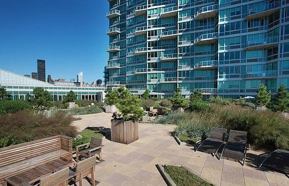 4th image of 4705 Center Blvd Ph 04