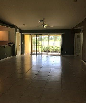 4th image of 3822 NE 10th Ave