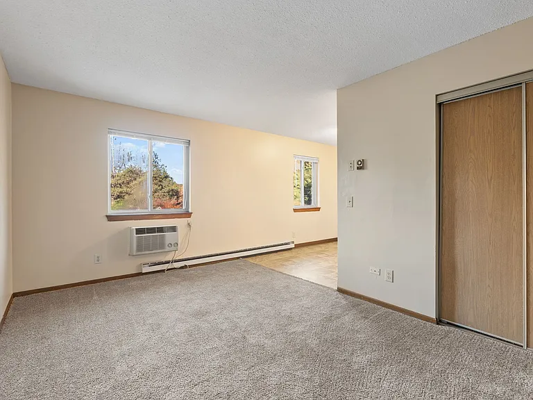 Summit Park Apartments — Photo 16