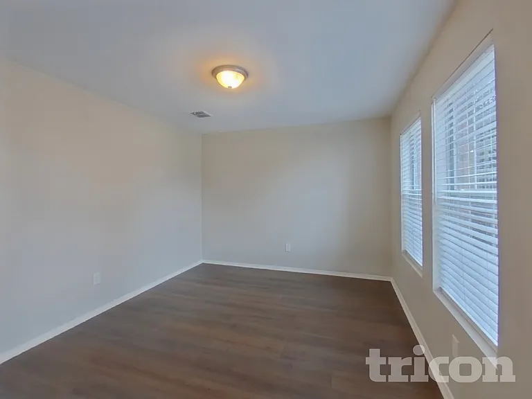 1221 Dianthus Dr — Photo 3