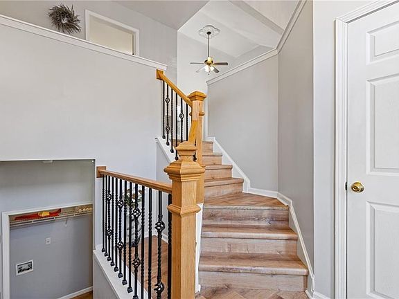 4th image of 402 Eileen Cir