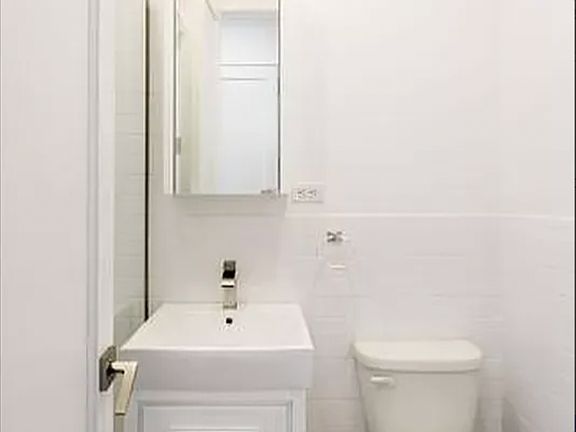 2nd image of 239 Mulberry St APT 9