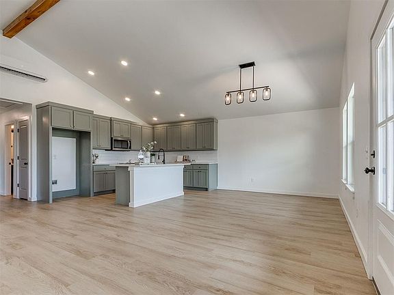 4th image of 108 McDonald Dr