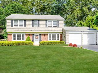 39 Hopewell Dr, Stony Brook, NY 11790
