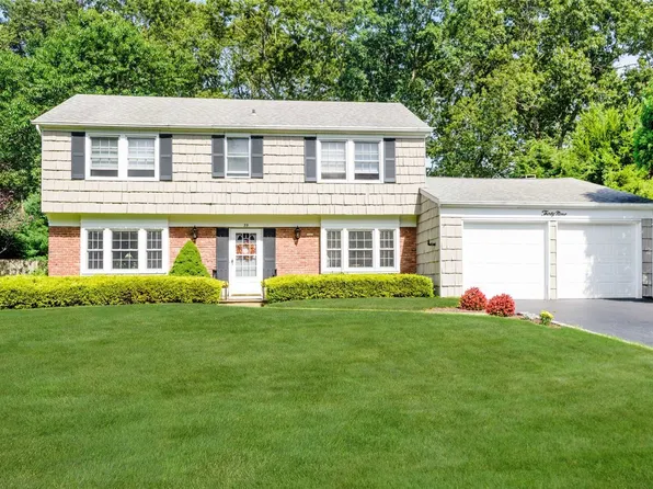 39 Hopewell Dr, Stony Brook, NY 11790