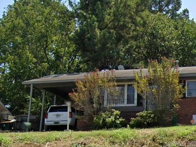 1st image of 4 Winthrop Dr