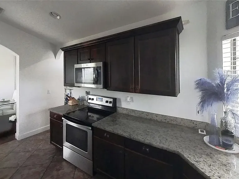 2641 Sunset Cir — Photo 8