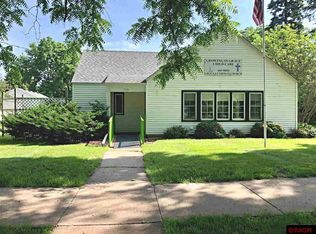 719 Ferry St E, Le Sueur, MN 56058