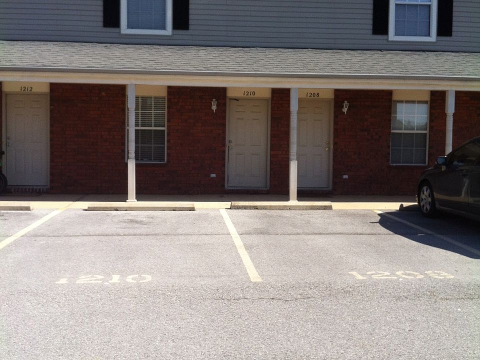 1st image of 1204 N Iron Horse Dr