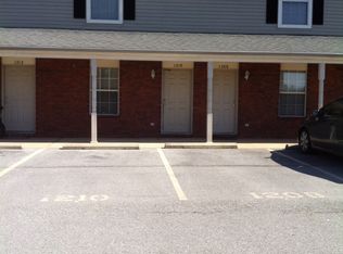1204 N Iron Horse Dr, Fayetteville, AR 72703