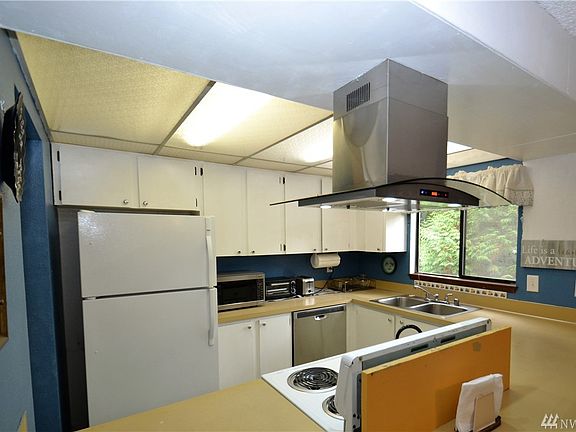 5th image of 4020 S 158th St APT D