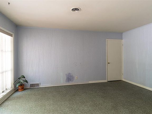 4th image of 2119 Glenwood Ln