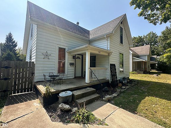 3rd image of 903 W Pike St