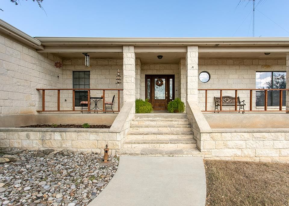 1st image of 374 Estates Dr