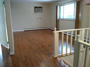 24 Stillwell St, Huntington, NY 11743