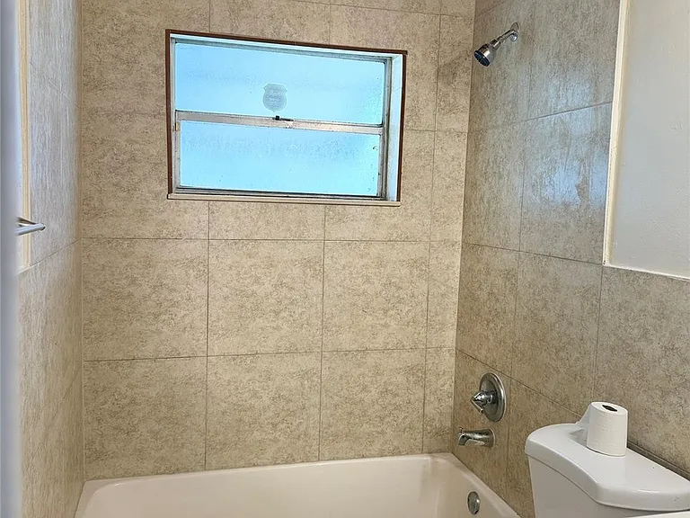 605 SW 22nd Ave — Photo 13