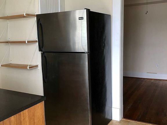 3rd image of 2308 Parkwood Ave APT B