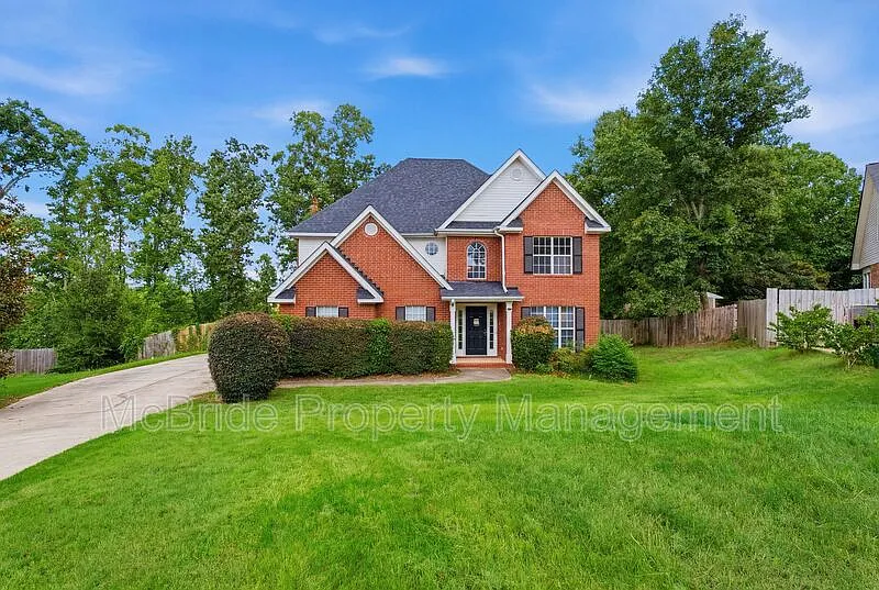4 bed, 2.5 bath, 2500 sqft, $2,150 — Photo 4