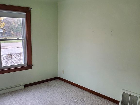 4th image of 1807 Joslin St