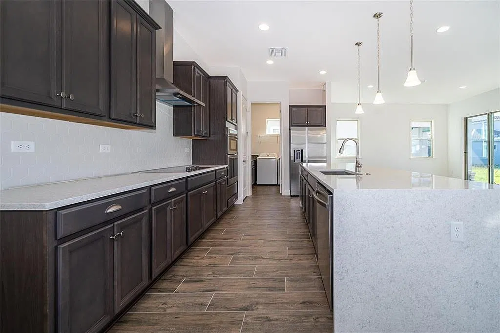 3 bed, 3.0 bath, 2175 sqft, $3,300 — Photo 4