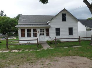 937 Washington Ave, Frankfort, MI 49635