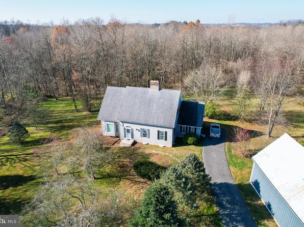 43 Creek Rd, New Oxford, PA 17350