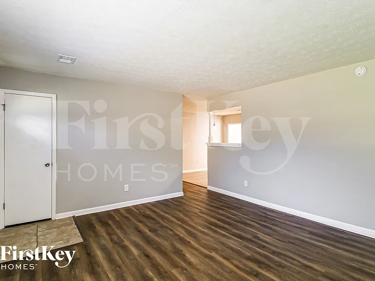 230 Montego Cir — Photo 3