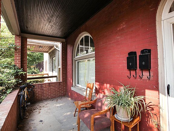 3rd image of 423 N Saint Clair St #2