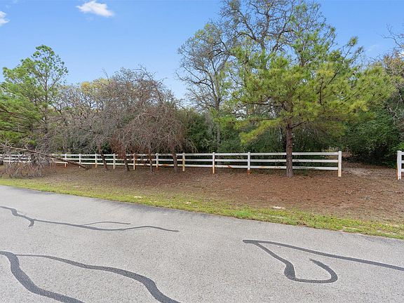 2nd image of 124 Kingwood Dr