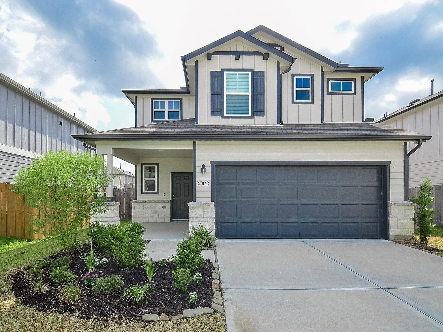 4 bed, 3.0 bath, 2220 sqft, $2,250 — Photo 1