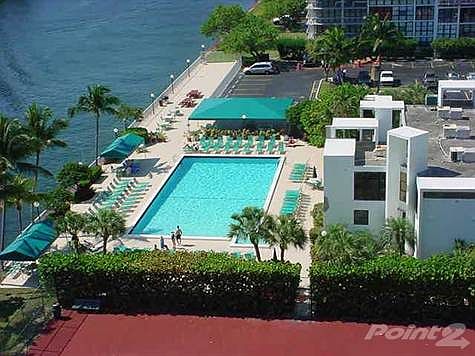 1st image of 800 Parkview Dr APT 104